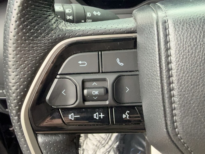 Toyota Tundra 4WD Vehicle Image 16