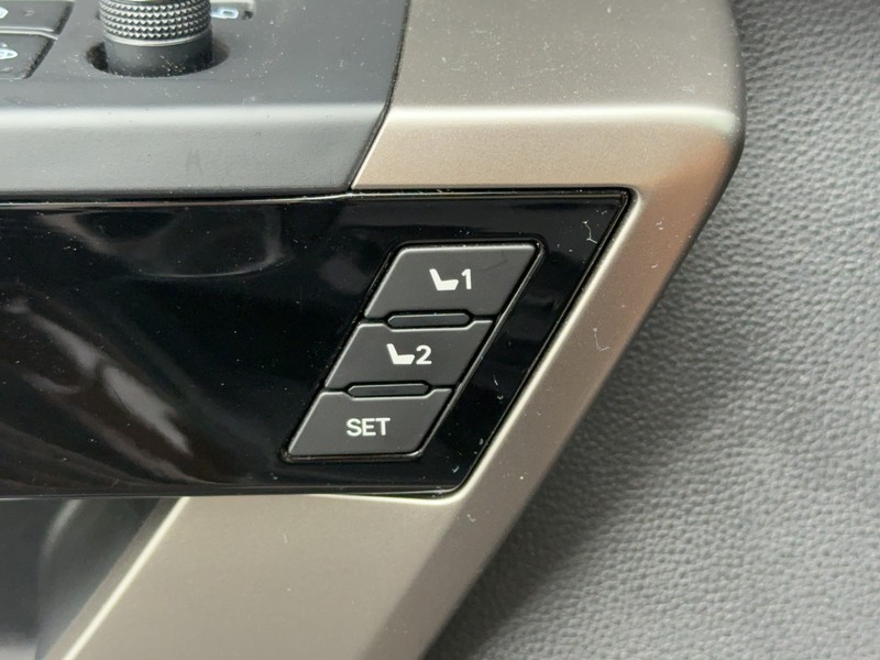 Toyota Tundra 4WD Vehicle Image 22