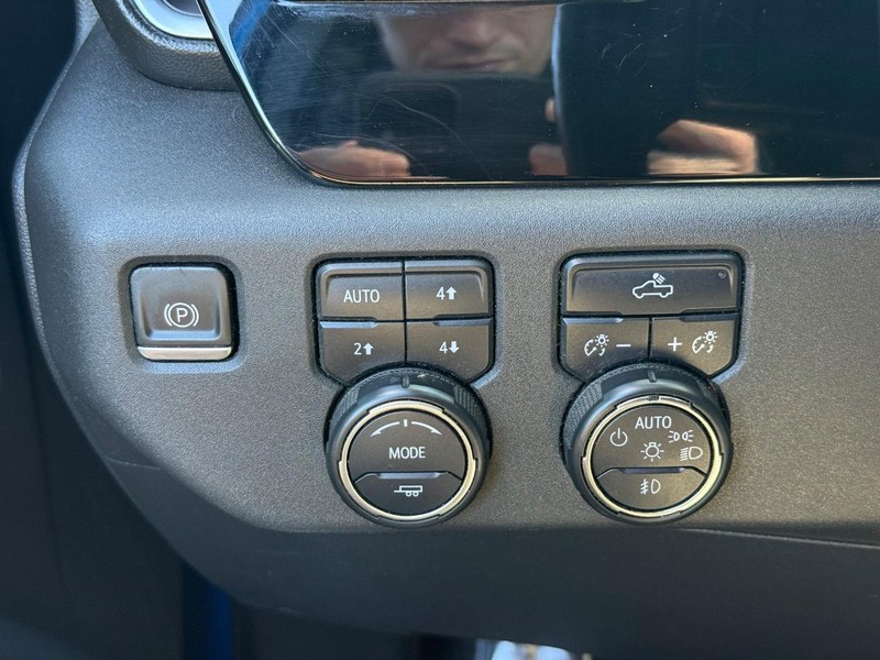 Chevrolet Silverado 1500 Vehicle Full-screen Gallery Image 26