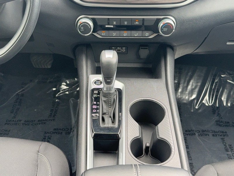Nissan Altima Vehicle Image 13
