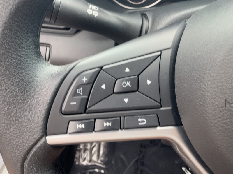 Nissan Altima Vehicle Image 16