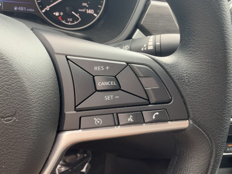 Nissan Altima Vehicle Image 17