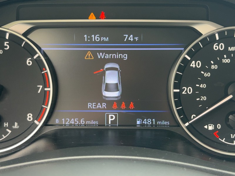 Nissan Altima Vehicle Image 18