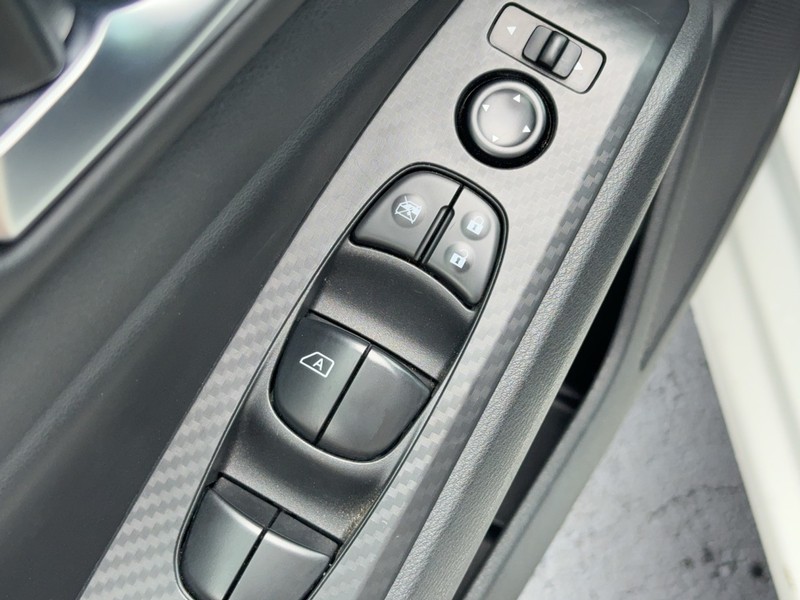 Nissan Altima Vehicle Image 20
