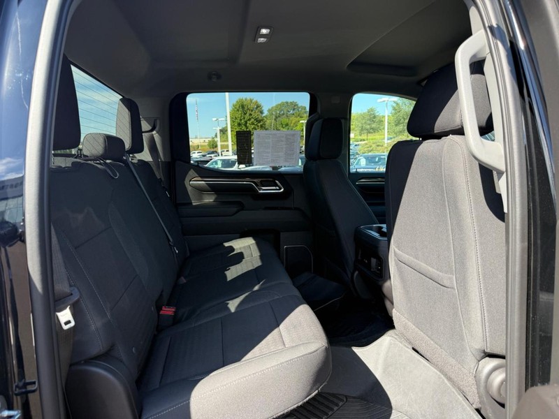 Chevrolet Silverado 1500 Vehicle Full-screen Gallery Image 10