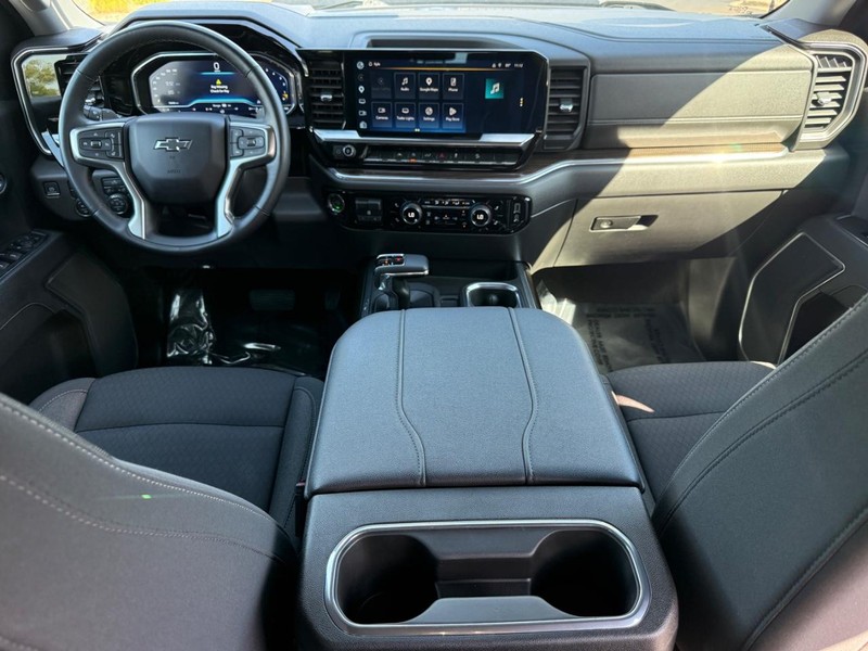 Chevrolet Silverado 1500 Vehicle Full-screen Gallery Image 11
