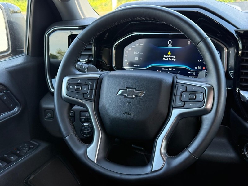 Chevrolet Silverado 1500 Vehicle Full-screen Gallery Image 12