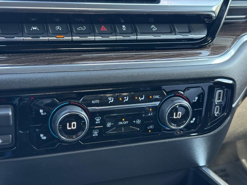 Chevrolet Silverado 1500 Vehicle Full-screen Gallery Image 18