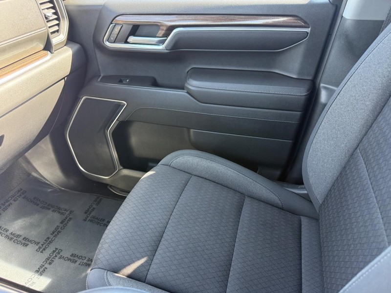 Chevrolet Silverado 1500 Vehicle Full-screen Gallery Image 20