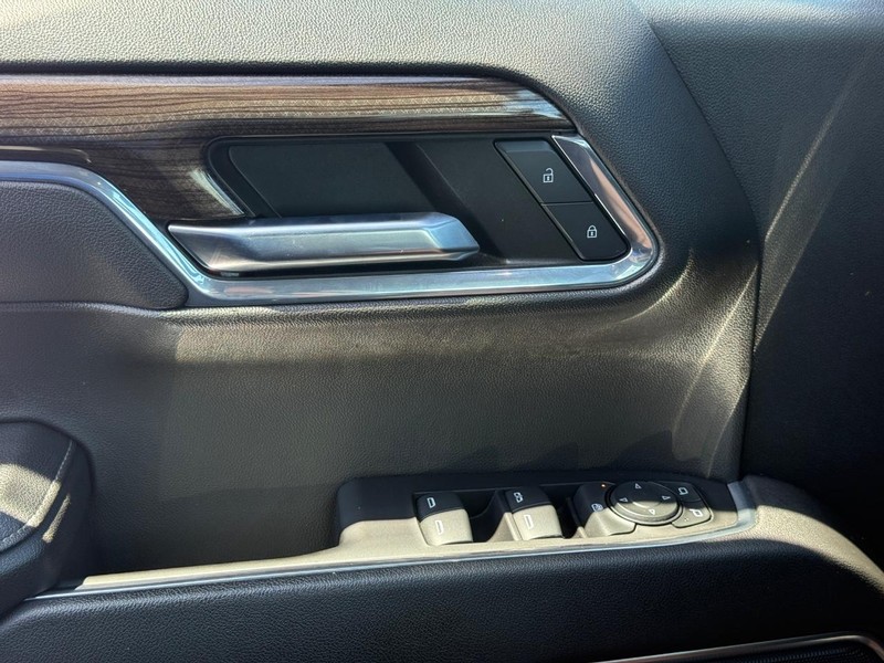 Chevrolet Silverado 1500 Vehicle Full-screen Gallery Image 23