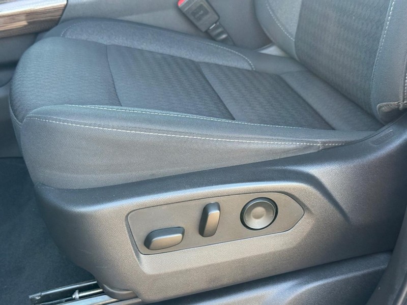 Chevrolet Silverado 1500 Vehicle Full-screen Gallery Image 24