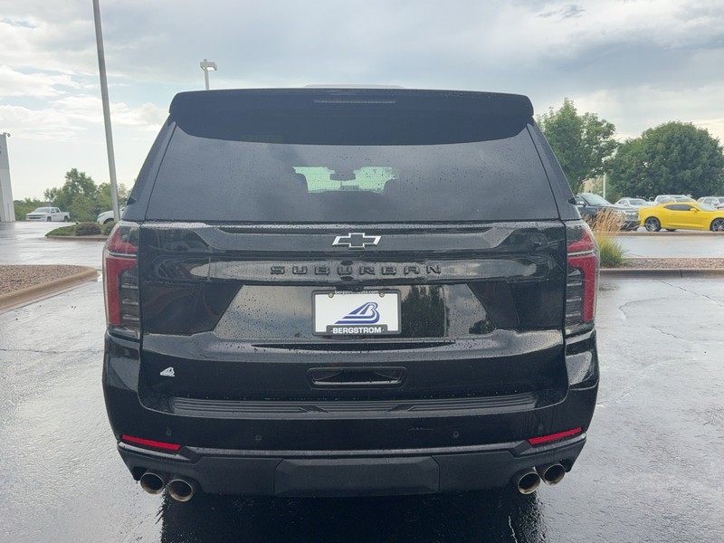 Chevrolet Suburban Vehicle Image 04