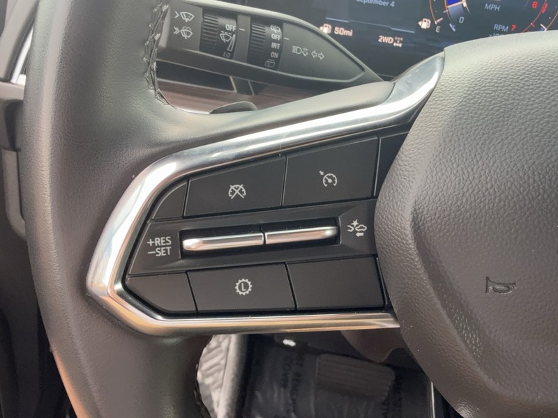 Chevrolet Suburban Vehicle Image 16