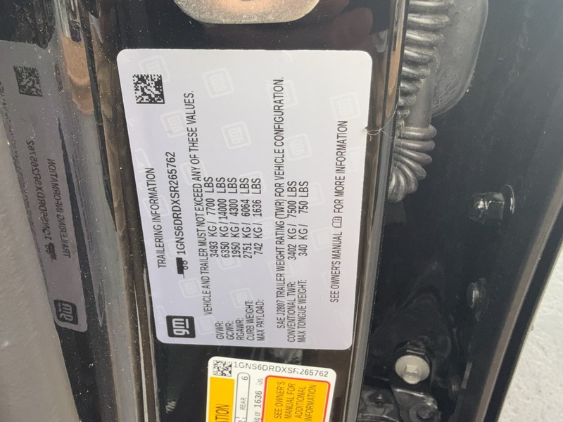 Chevrolet Suburban Vehicle Image 22