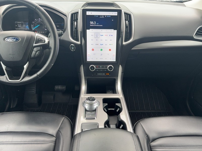 Ford Edge Vehicle Image 11