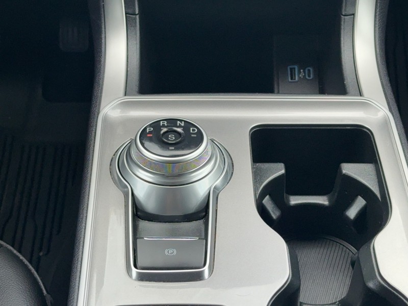 Ford Edge Vehicle Image 13