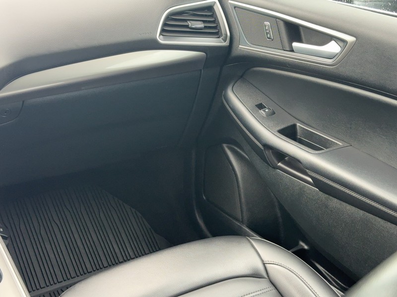 Ford Edge Vehicle Image 15