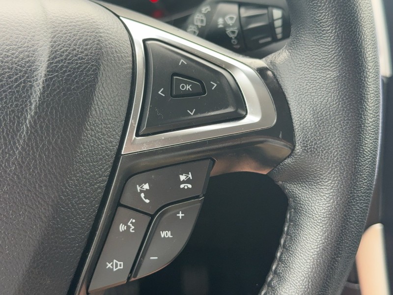 Ford Edge Vehicle Image 17