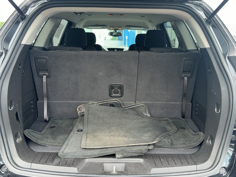 Chevrolet Traverse Vehicle Image 05