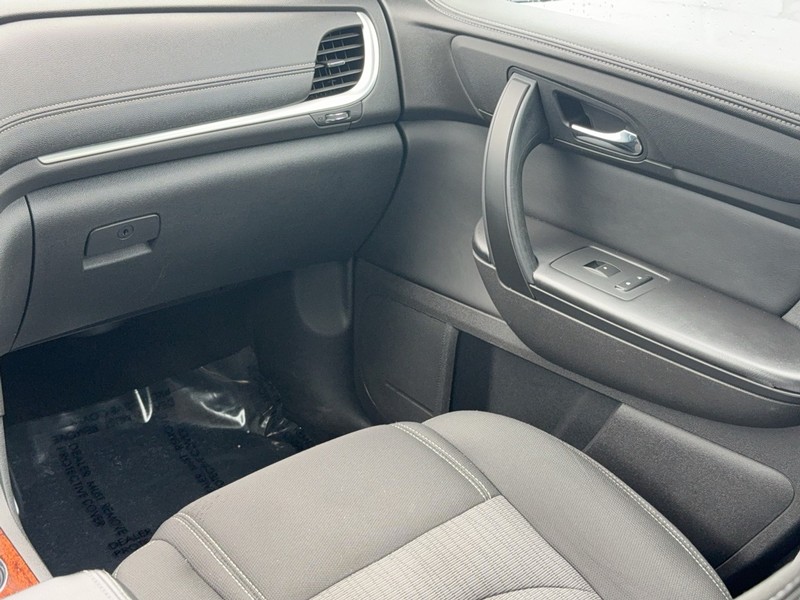 Chevrolet Traverse Vehicle Image 16