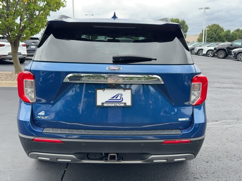Ford Explorer Vehicle Image 04