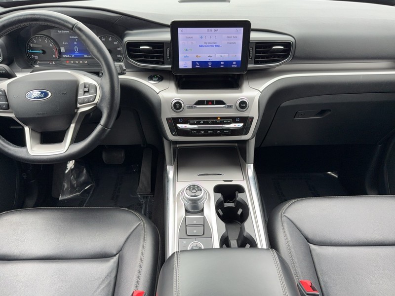 Ford Explorer Vehicle Image 12
