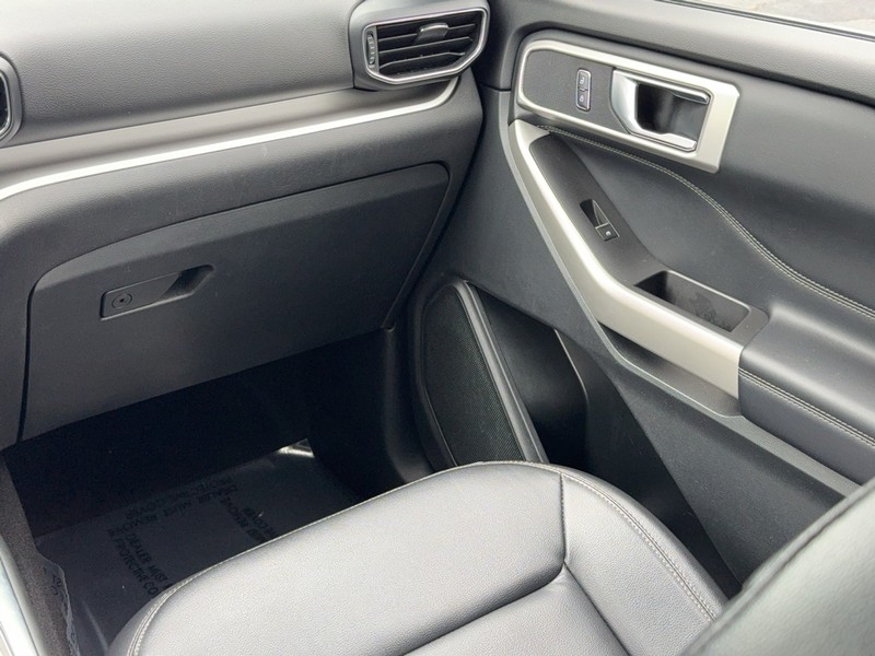 Ford Explorer Vehicle Image 16