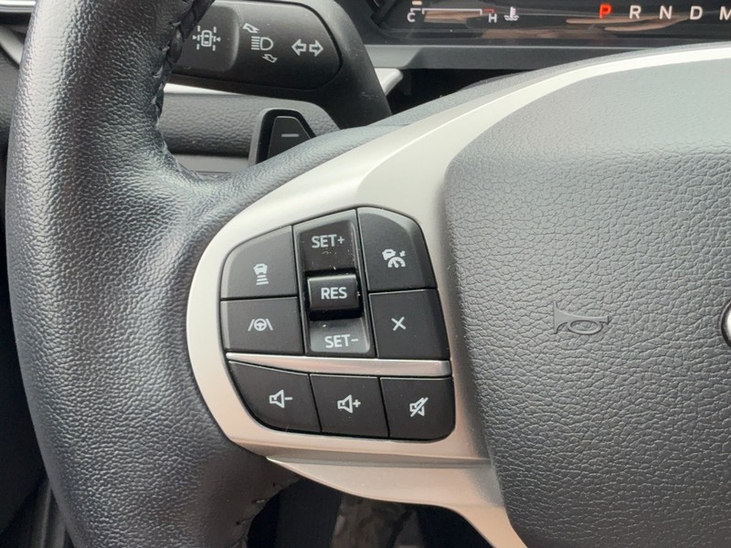 Ford Explorer Vehicle Image 17