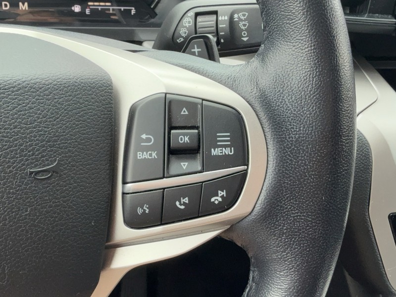 Ford Explorer Vehicle Image 18