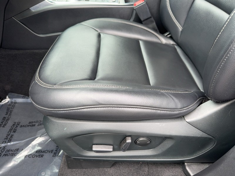 Ford Explorer Vehicle Image 24