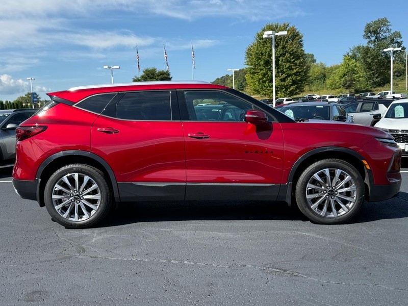 Chevrolet Blazer Vehicle Full-screen Gallery Image 02