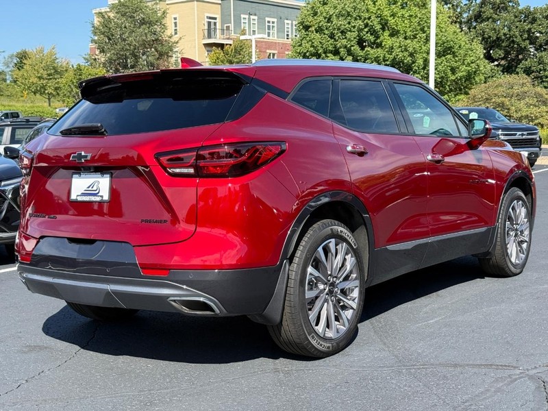 Chevrolet Blazer Vehicle Full-screen Gallery Image 03