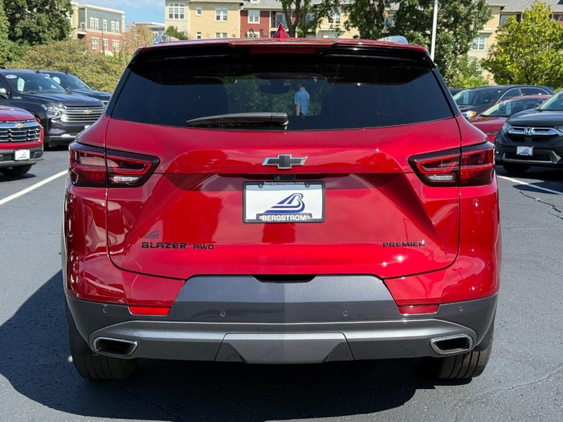 Chevrolet Blazer Vehicle Full-screen Gallery Image 04