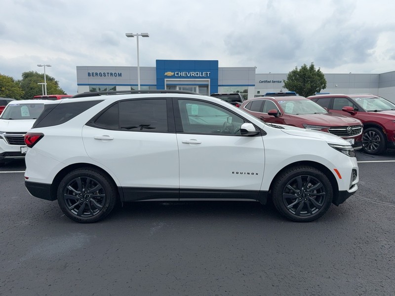 Chevrolet Equinox Vehicle Full-screen Gallery Image 02