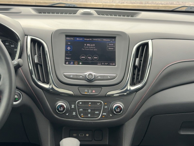 Chevrolet Equinox Vehicle Full-screen Gallery Image 12