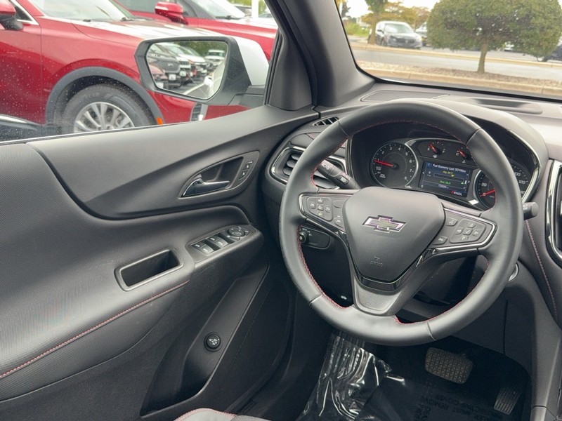 Chevrolet Equinox Vehicle Full-screen Gallery Image 14