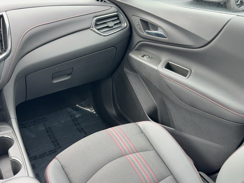 Chevrolet Equinox Vehicle Full-screen Gallery Image 15