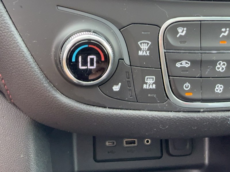 Chevrolet Equinox Vehicle Full-screen Gallery Image 19