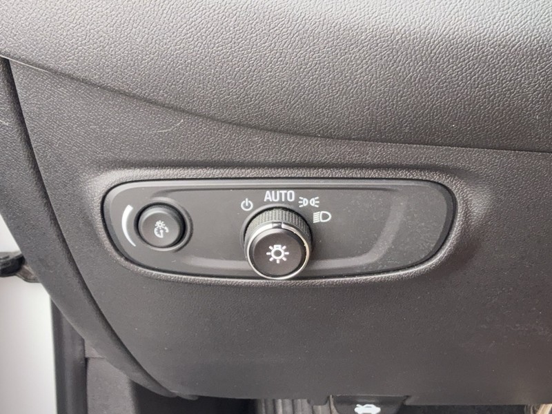 Chevrolet Equinox Vehicle Full-screen Gallery Image 21