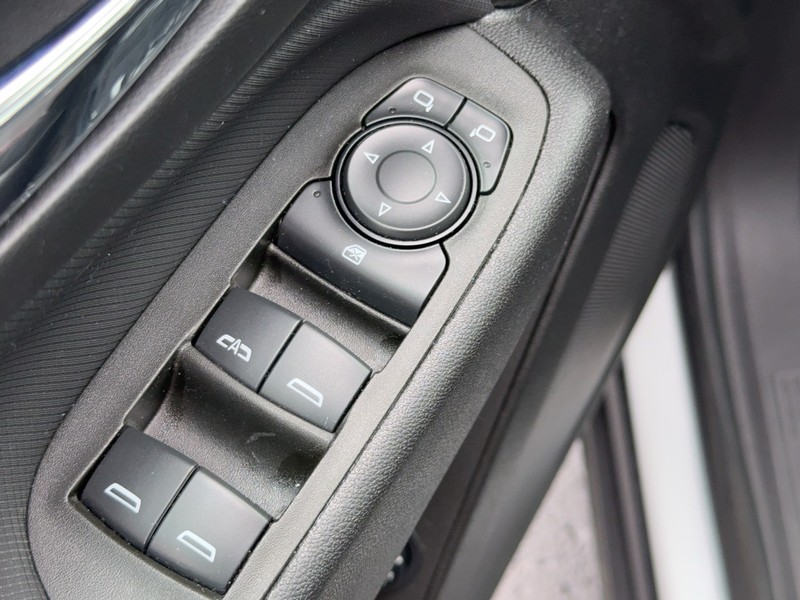 Chevrolet Equinox Vehicle Full-screen Gallery Image 22