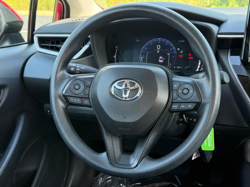 Toyota Corolla Vehicle Image 12