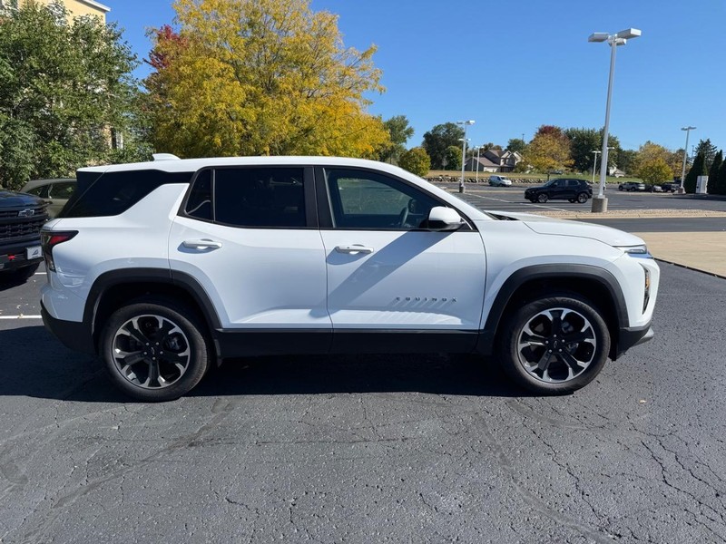Chevrolet Equinox Vehicle Full-screen Gallery Image 02