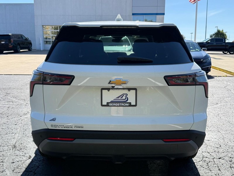 Chevrolet Equinox Vehicle Full-screen Gallery Image 04