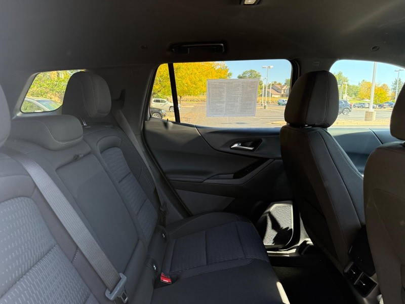 Chevrolet Equinox Vehicle Full-screen Gallery Image 10