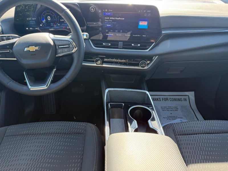 Chevrolet Equinox Vehicle Full-screen Gallery Image 11
