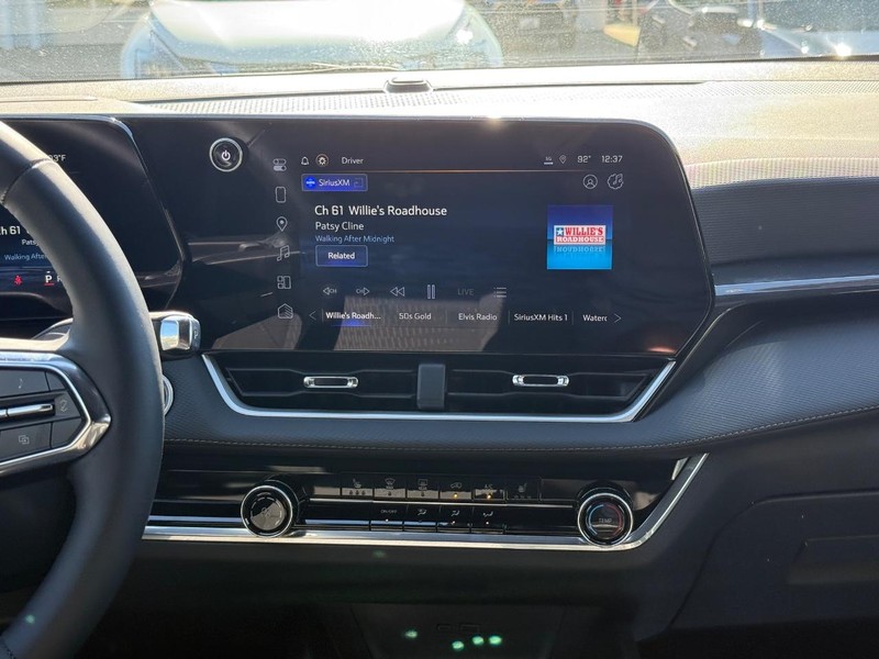 Chevrolet Equinox Vehicle Full-screen Gallery Image 12