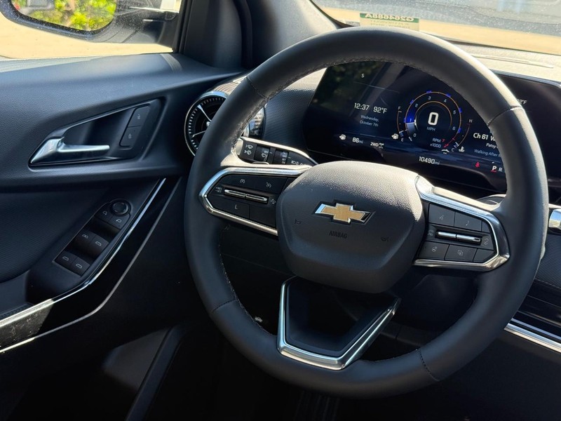 Chevrolet Equinox Vehicle Full-screen Gallery Image 13