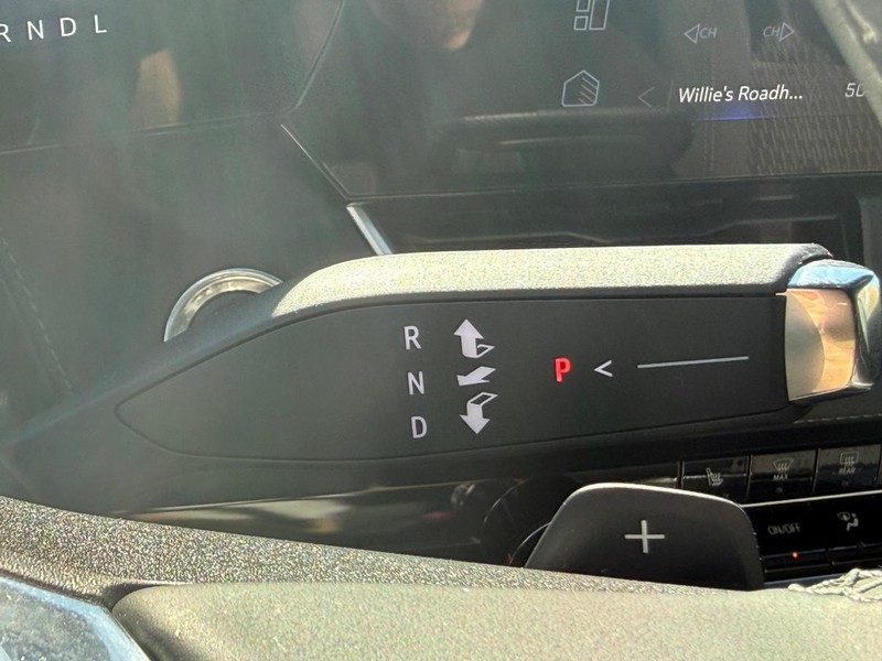 Chevrolet Equinox Vehicle Full-screen Gallery Image 18