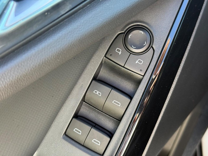 Chevrolet Equinox Vehicle Full-screen Gallery Image 22