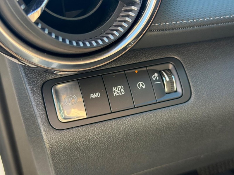 Chevrolet Equinox Vehicle Full-screen Gallery Image 23